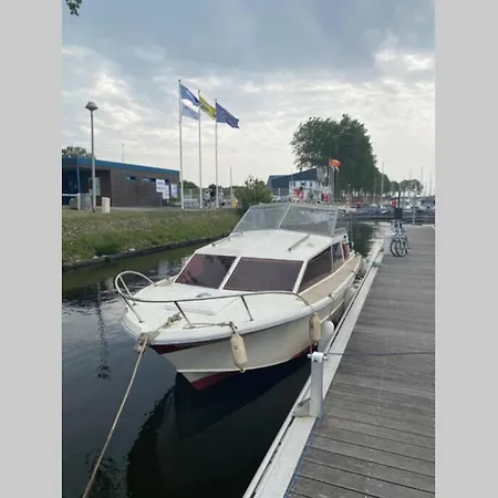Bateau Authentique Et Confortable Ботель *